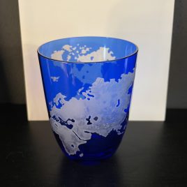 Therensiethal -Planet Earth – blauw waterglas – gravure